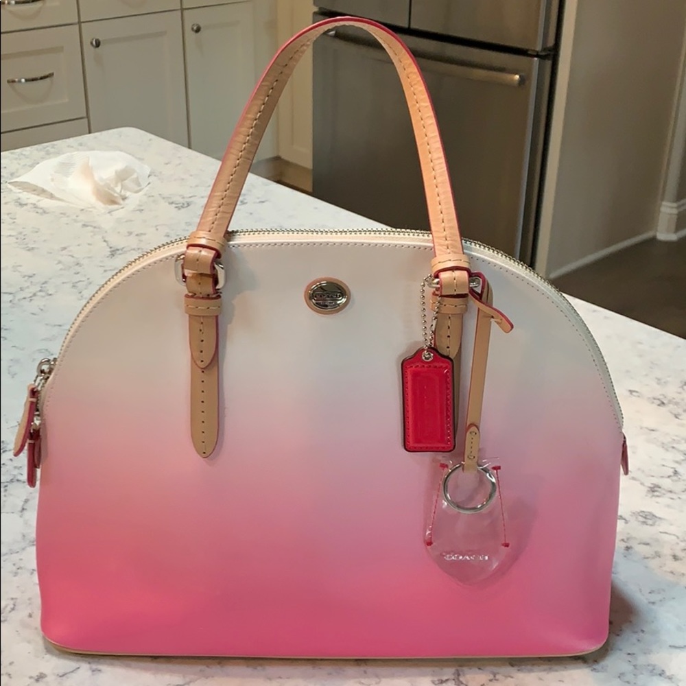Coach leather  purse very good condition